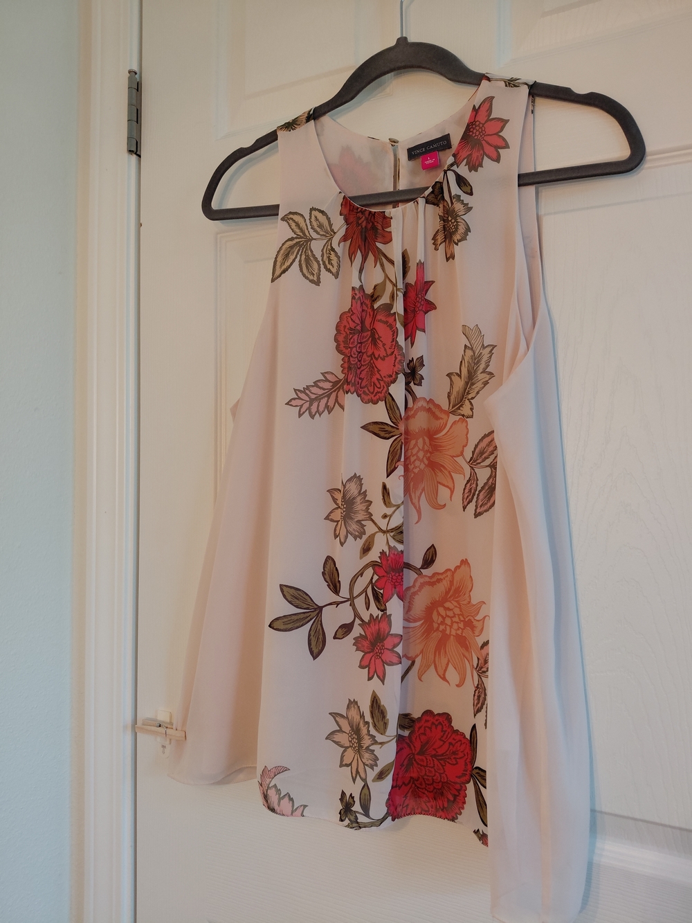 Vince Camuto Cream Sleeveless Floral Keyhole Blouse w/Red & Orange Blooms Size L